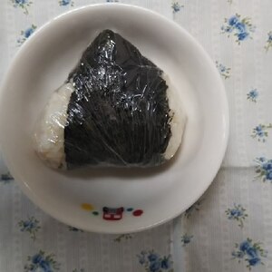 塩昆布と鮭のおにぎり